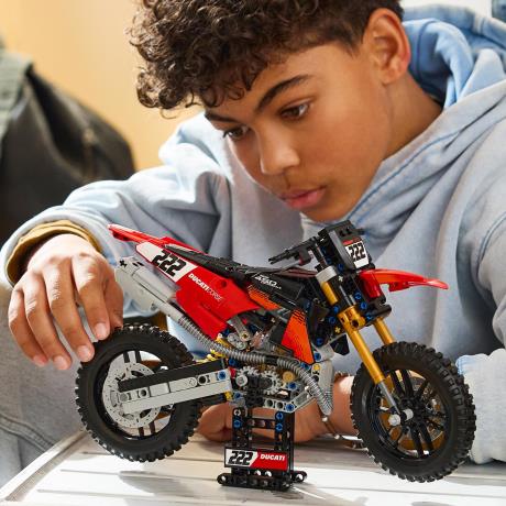 Конструктор LEGO® Technic Мотоцикл Ducati Desmo450 MX Factory (42238) - фото 8