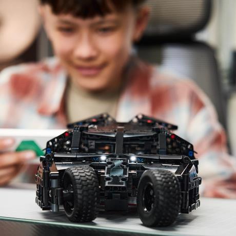 Конструктор LEGO® Technic Batmobile™ Tumbler Набір для конструювання (42239) - фото 4