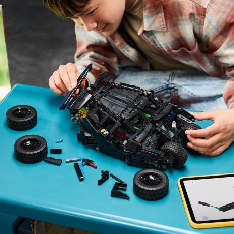 Конструктор LEGO® Technic Batmobile™ Tumbler Набір для конструювання (42239) - фото 5