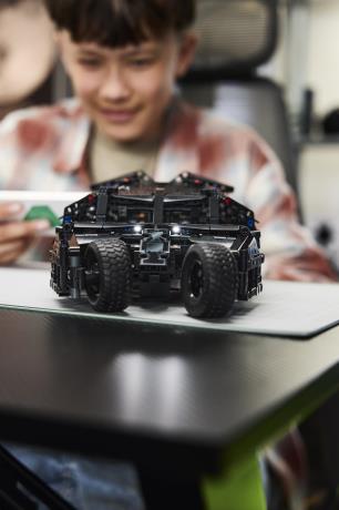 Конструктор LEGO® Technic Batmobile™ Tumbler Набір для конструювання (42239) - фото 6