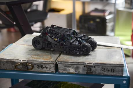 Конструктор LEGO® Technic Batmobile™ Tumbler Набір для конструювання (42239) - фото 9