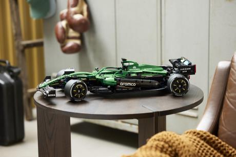 Конструктор LEGO® Technic Автомобіль «Формула-1» Aston Martin Aramco AMR25 (42240) - фото 11