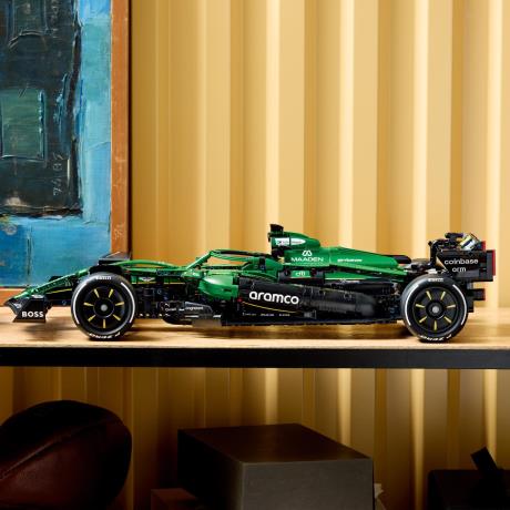 Конструктор LEGO® Technic Автомобіль «Формула-1» Aston Martin Aramco AMR25 (42240) - фото 12
