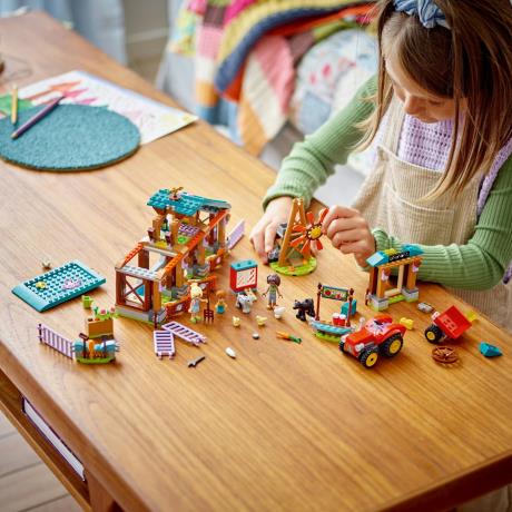 Конструктор LEGO Friends Притулок для сільськогосподарських тварин 489 деталей (42617) - фото 6