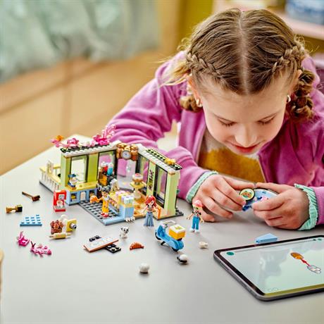 Конструктор LEGO Friends Кав'ярня Хартлейк-Сіті 426 деталей (42618) - фото 9