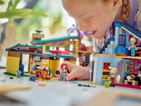 Конструктор LEGO Friends Родинні будинки Оллі й Пейслі (42620) - фото 0