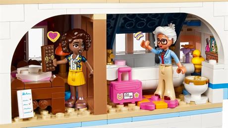 Конструктор LEGO Friends Замковий готель Ночівля і сніданок 1311 деталей (42638) - фото 0