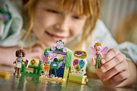 Конструктор LEGO® Friends Карусель із квітами й чашками та казкова фотобудка Іграшка, 321 деталь (42702) - фото 8