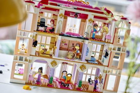Конструктор LEGO® Friends Гранд-готель у Хартлейк-Сіті, 1406 деталей (42704) - фото 9