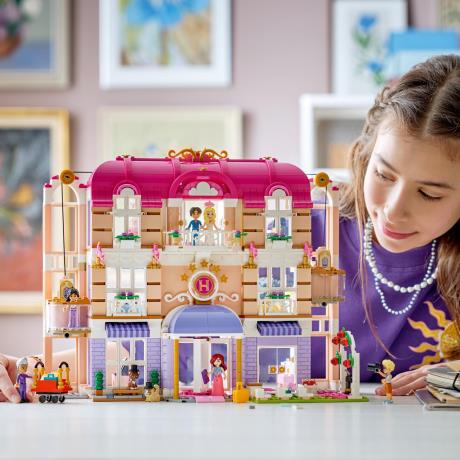 Конструктор LEGO® Friends Гранд-готель у Хартлейк-Сіті, 1406 деталей (42704) - фото 10