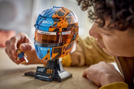 Конструктор LEGO® Editions Шлем Оскара Піастрі з команди McLaren, 793 деталі (43017) - фото 4