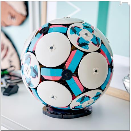 Конструктор LEGO® Editions Футбольный мяч 1498 деталей (43019) - фото 11