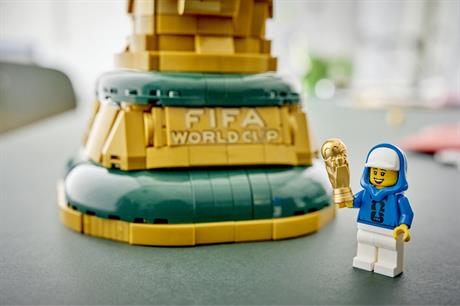 Конструктор LEGO® Editions Официальный трофей чемпионата мира по футболу FIFA 2842 детали (43020) - фото 10