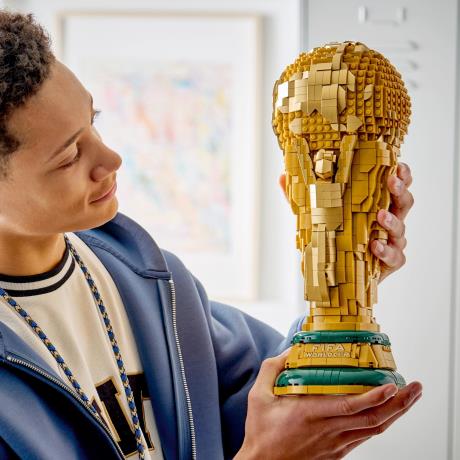 Конструктор LEGO® Editions Офіційний трофей чемпіонату світу з футболу FIFA 2842 деталі (43020) - фото 13