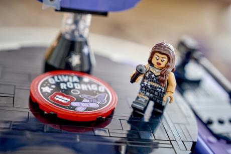 Конструктор LEGO® Editions Місяць на концерті Олівії Родріґо Набір для конструювання для підлітків 43029 - фото 11
