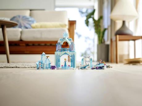 Конструктор LEGO Disney Холодне серце Крижана чарівна країна Анни та Ельзи 154 деталі (43194) - фото 0