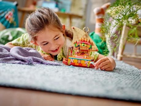 Конструктор LEGO Disney Princess Подорожній човен Ваяни 321 деталь (43210) - фото 0