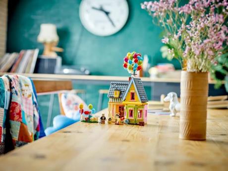 Конструктор LEGO Disney Pixar Будинок Вперед і вгору  598 деталей (43217) - фото 0