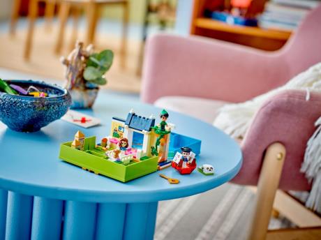 Конструктор LEGO Disney Classic Книга пригод Пітера Пена та Венді 111 деталей (43220) - фото 0