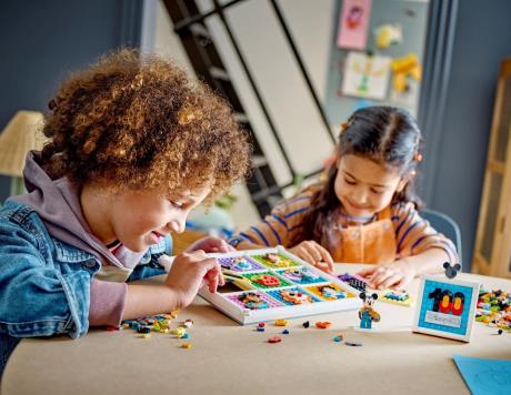 Конструктор LEGO Disney 100-та річниця мультиплікації Disney 1022 деталей (43221) - фото 0