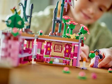 Конструктор LEGO Disney Princess Квітковий горщик Ізабели 641 деталь (43237) - фото 0