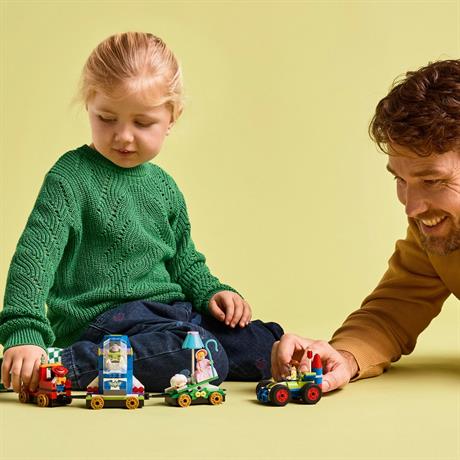 Конструктор LEGO Disney та Pixar Святкування з Історії Іграшок потяг і авто для перегонів 206 деталей (43264) - фото 2