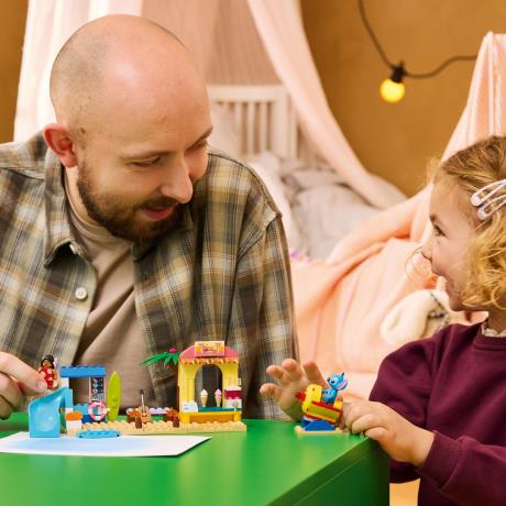 Конструктор LEGO® Disney Веселощі на пляжі з Ліло і Стічем, 113 деталей (43280) - фото 14