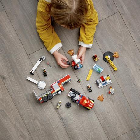 Конструктор LEGO City Fire Пожежний командний пункт 380 деталей (60282) - фото 1