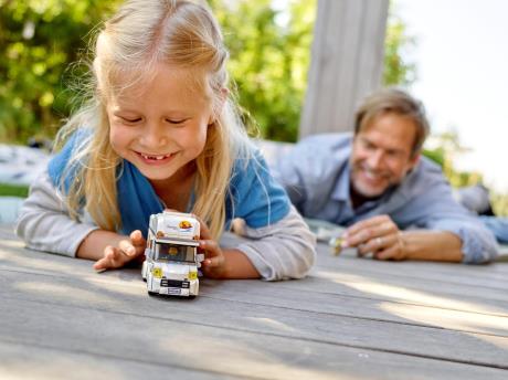 Конструктор LEGO City Great Vehicles Канікули в будинку на колесах 190 деталей (60283) - фото 0