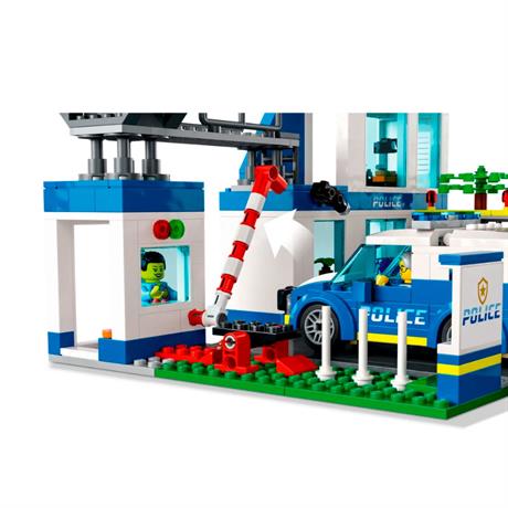 Конструктор LEGO City Police Полицейский участок 668 деталей (60316) - фото 2