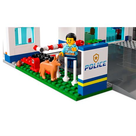 Конструктор LEGO City Police Полицейский участок 668 деталей (60316) - фото 4