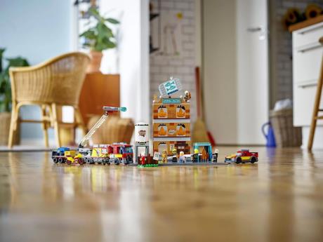 Конструктор LEGO City Fire Пожежна команда 766 деталей (60321) - фото 0