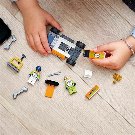 Конструктор LEGO City Great Vehicles Гоночний автомобиль 46 деталей (60322) - фото 6