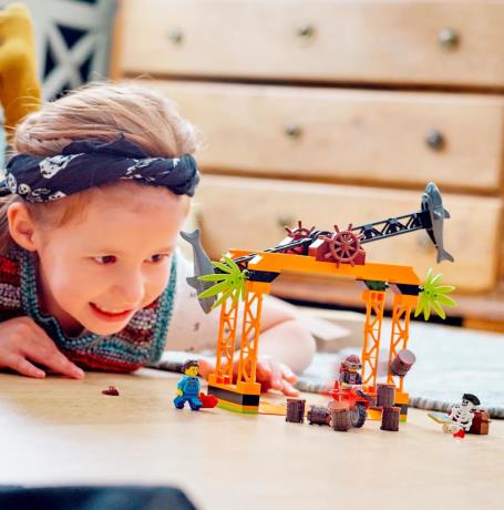 Конструктор LEGO City Stuntz Каскадерське завдання Напад Акули 122 деталі (60342) - фото 0