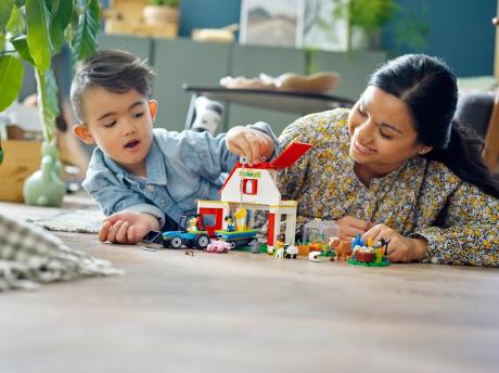 Конструктор LEGO City Тварини на фермі та у хліві 230 деталей (60346) - фото 0