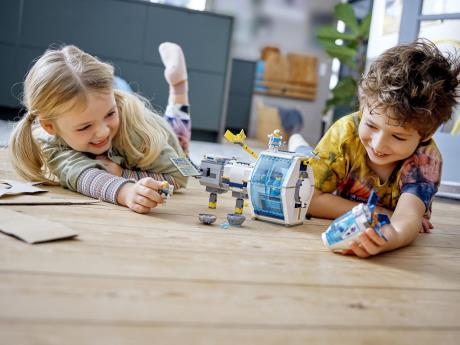 Конструктор LEGO City Space Місячна космічна станція 500 деталей (60349) - фото 0