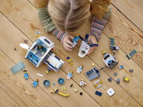 Конструктор LEGO City Space Місячна космічна станція 500 деталей (60349) - фото 0