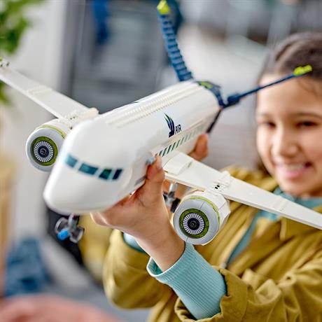 Конструктор LEGO City Пасажирський літак 913 деталей (60367) - фото 3