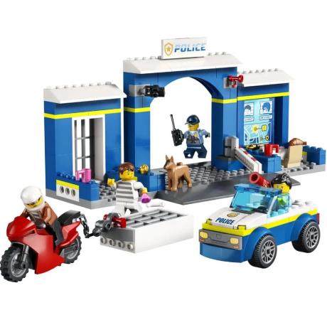 Конструктор LEGO City Переслідування на поліцейській дільниці 172 деталі (60370) - фото 3