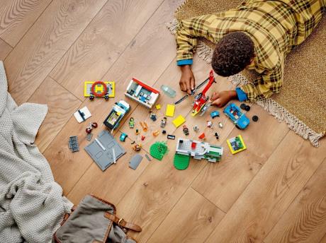 Конструктор LEGO City Центр керування рятувальним транспортом 706 деталей (60371) - фото 0