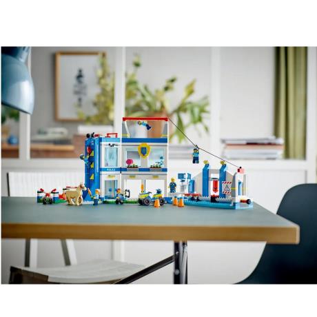 Конструктор LEGO City Поліцейська академія 823 деталі (60372) - фото 1