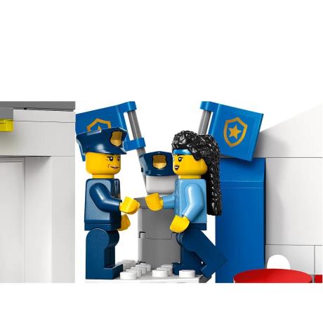 Конструктор LEGO City Поліцейська академія 823 деталі (60372) - фото 4