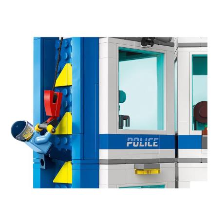 Конструктор LEGO City Поліцейська академія 823 деталі (60372) - фото 5