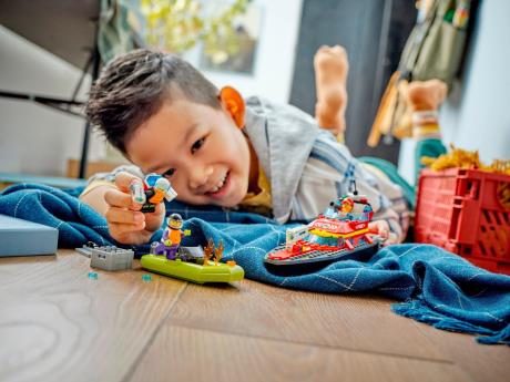 Конструктор LEGO City Лодка пожарной бригады 144 детали (60373) - фото 0