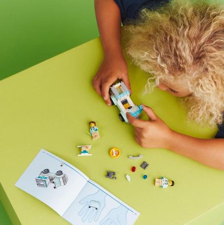 Конструктор LEGO City Фургон ветеринарної швидкої допомоги 58 деталей (60382) - фото 0