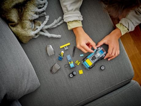 Конструктор LEGO City Great Vehicles Електричний спортивний автомобіль 95 деталей (60383) - фото 0