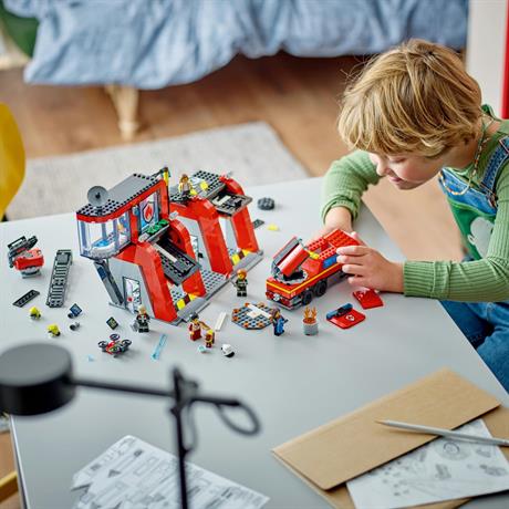 Конструктор LEGO City Пожежне депо з пожежною машиною 843 деталі (60414) - фото 6