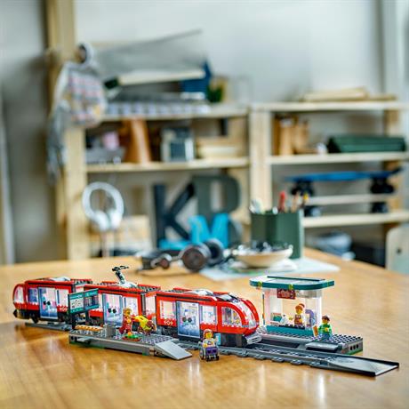 Конструктор LEGO City Трамвай і вокзал у центрі міста 811 деталей (60423) - фото 7