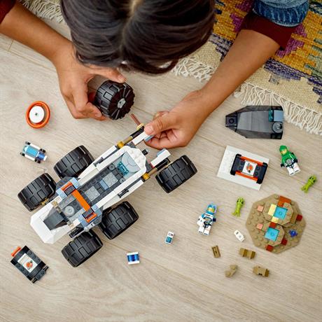 Конструктор LEGO City Космический исследовательский вездеход и инопланетная жизнь 311 деталей (60431) - фото 6