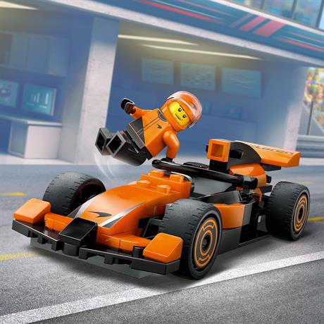 Конструктор LEGO City Пілот F1 з автомобілем для перегонів команди McLaren 86 деталей (60442) - фото 5